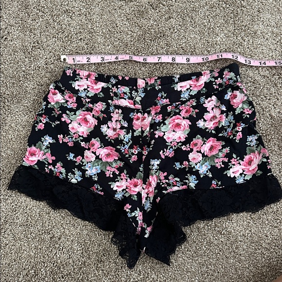 Forever 21 Black Floral Print Flowy Shorts - Picture 3 of 5